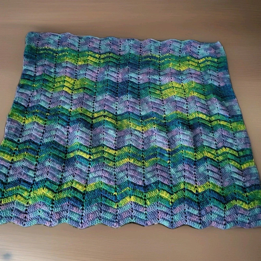 Vintage Crochet Ripple Afghan Blanket 70s Chevron Zig Zag Pastel Colors 30x33(2)